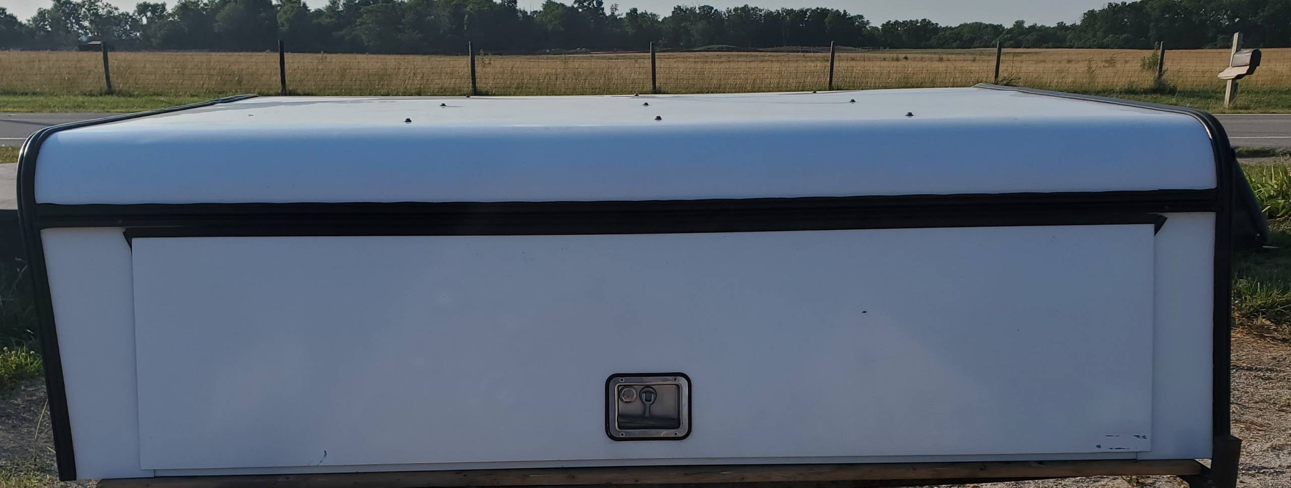 Used 6.5' DCU Aluminum 23" High Truck Cap Topper 14-18 Chevy/GMC Silverado/Sierra (EZ20B)