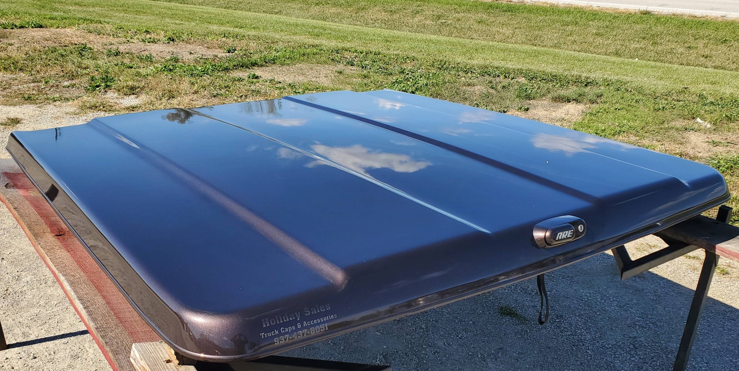 Used ARE LSII 6.5' Fiberglass truck bed cover for 14-18 Chevy Silverado (EZLDRK4D)