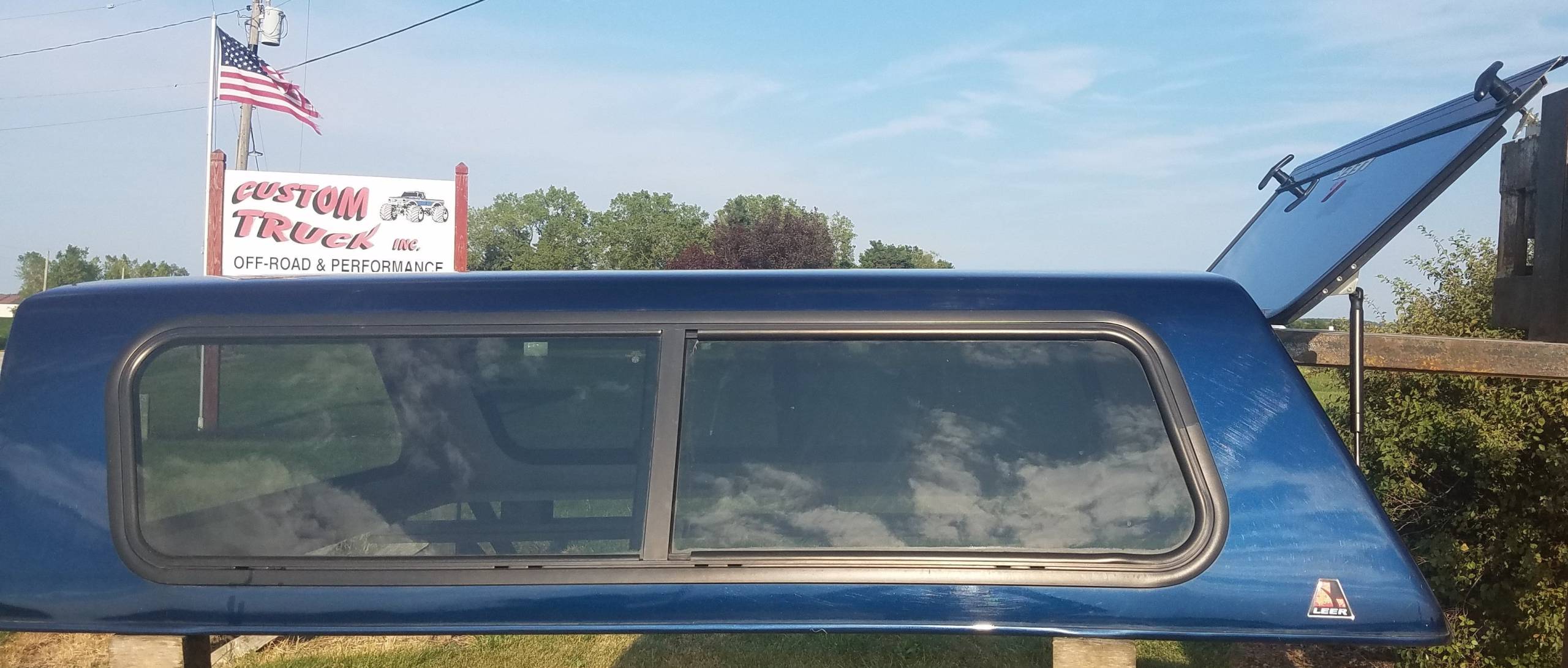 Used Leer 6' Cab High Cap Topper - 1994-2004 Chevy/GMC S-10/S-15 S/B (EZH2EAST)