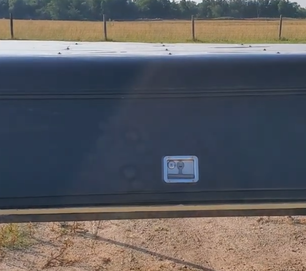Used 6.5' Aluminum DCC Contractor Truck Cap Topper for 19-24 Chevy Silverado (EZ20A)